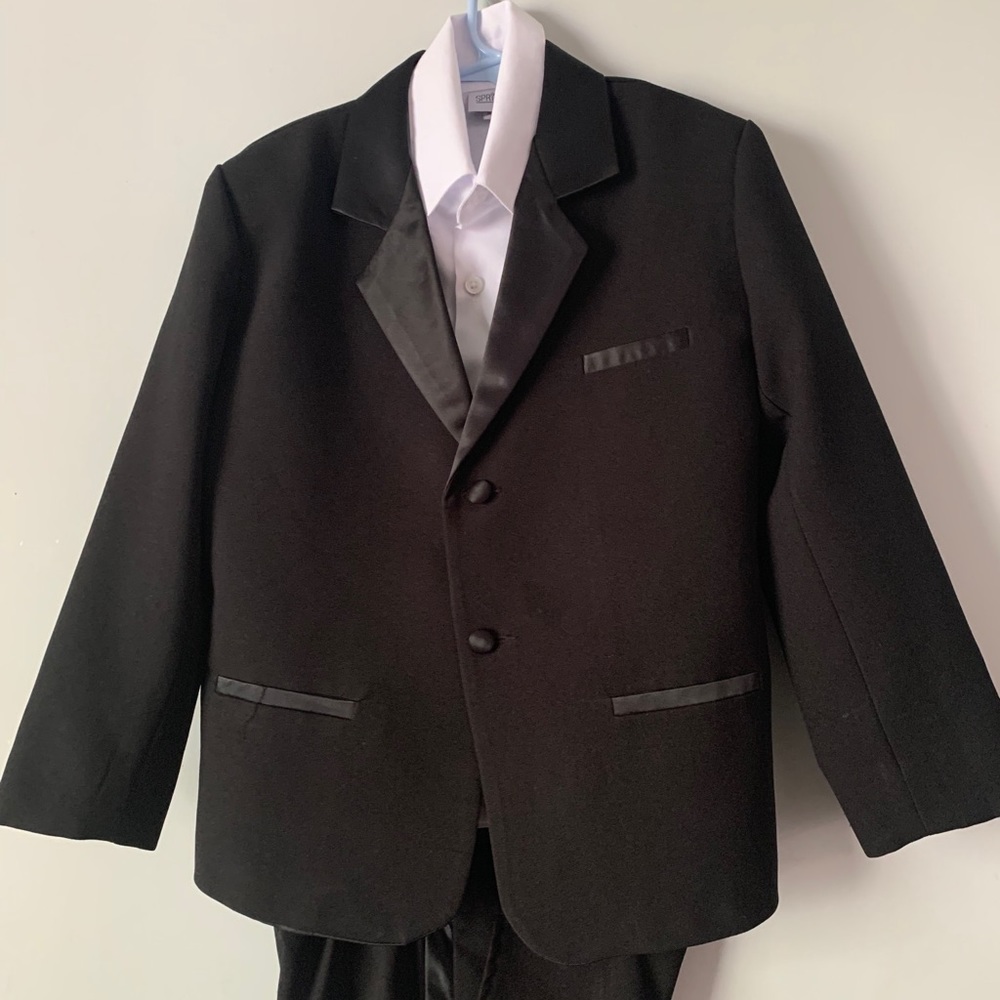 Spring Notion Tuxedo - Picture 2 of 8